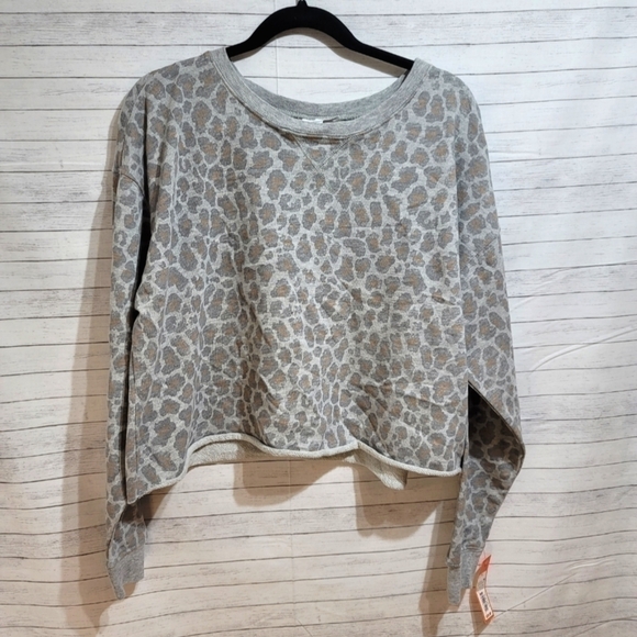 COLSIE CROPPED GRAY LEOPARD PRINT SWEATSHIRT, SZ LARGE - Picture 2 of 10
